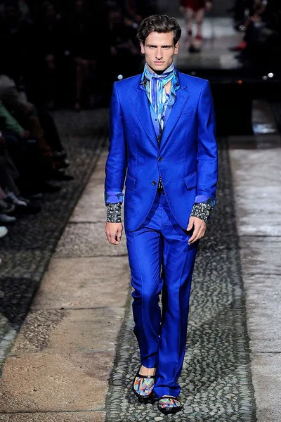 Look 11